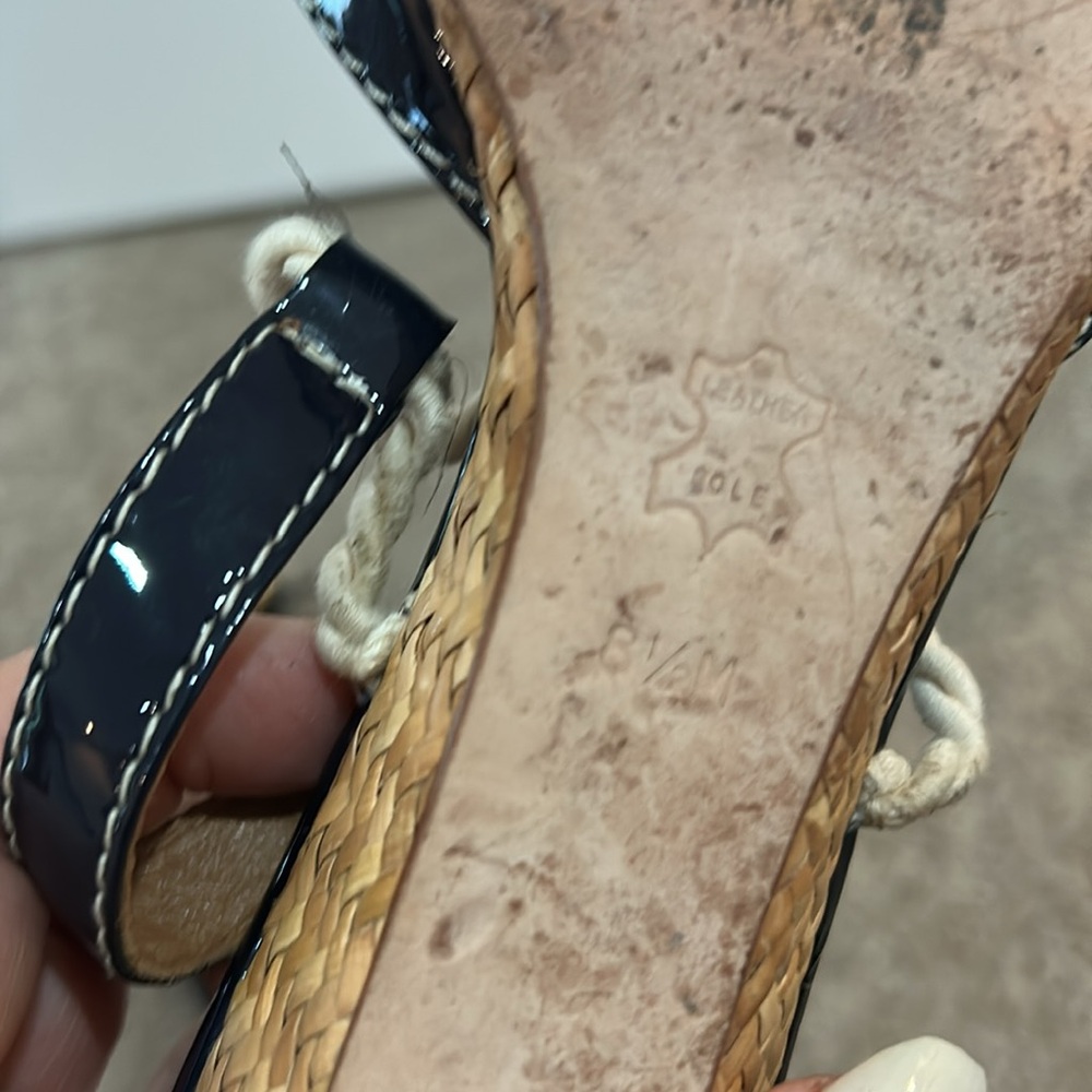Tory Burch Navy Patent Leather Rope Strap Sandals with Gold Logo - Picture 7 of 8